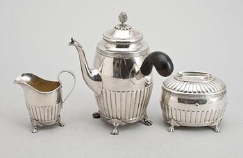 KAFFESERVIS, 3 delar, silver, sengustaviansk stil, Möllenborg, Stockholm, 1911. Totalvikt ca 936 gram.