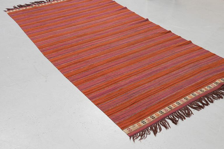 Märta Måås-Fjetterström, a drape, "Röda Duchatell", flat weave, ca 290,5 x 145,5 cm, signed MMF.