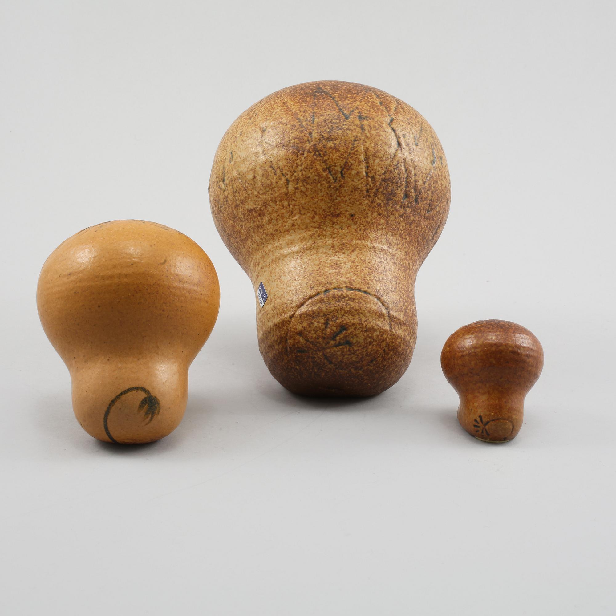 FIGURINER, 3 st, stengods, "Lejon", Lisa Larson, Gustavsberg, 1900-talets andra hälft.