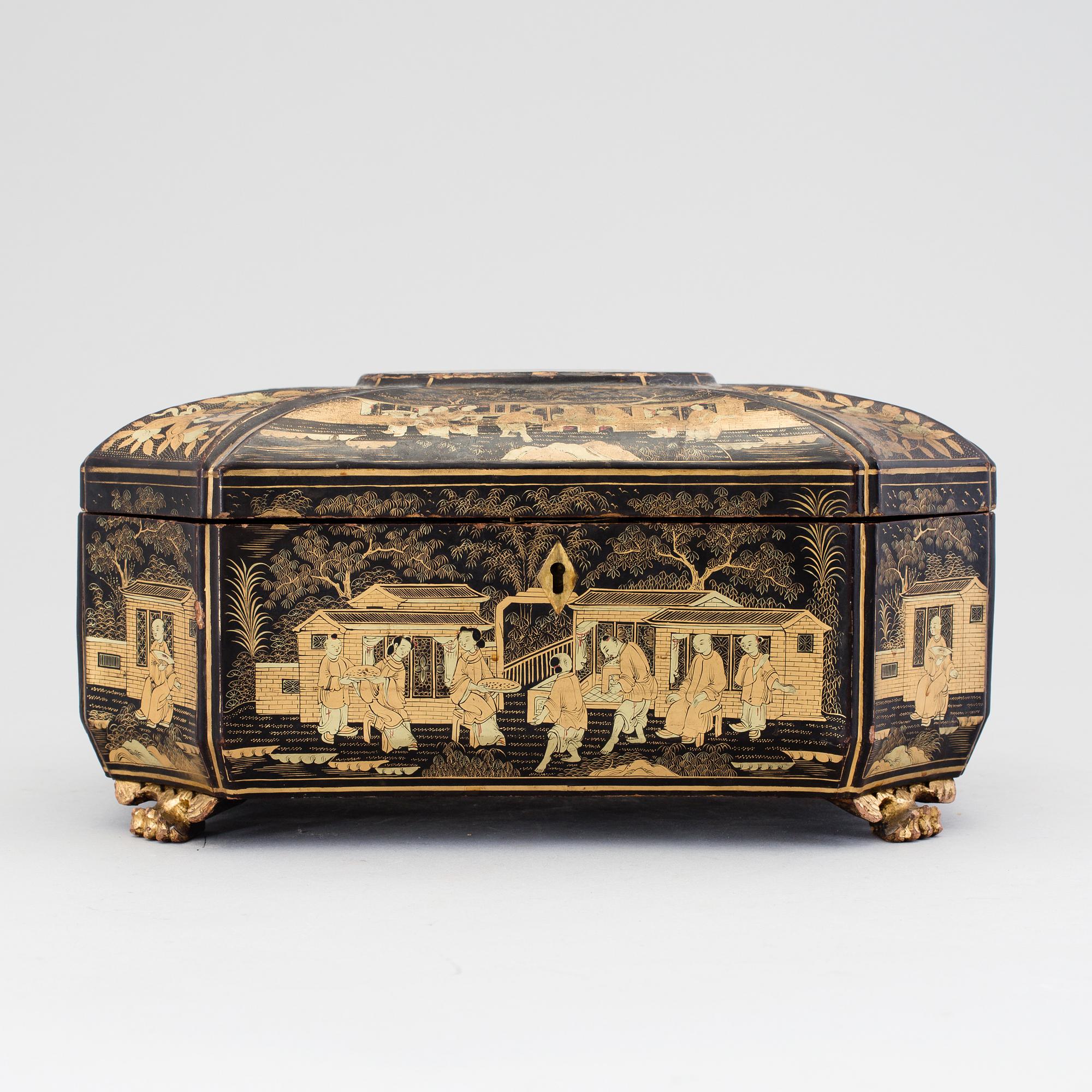 A CHINESE BLACK LACQUER BOX, 19th century.