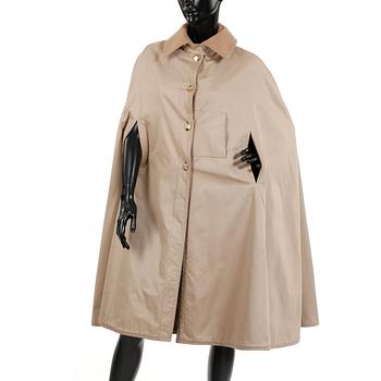 CÉLINE, a beige reversible cape.