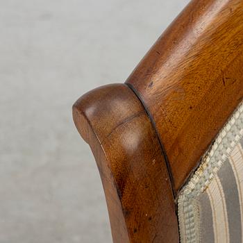 Karmstolar, ett par, Empire, 1800-talets första hälft.