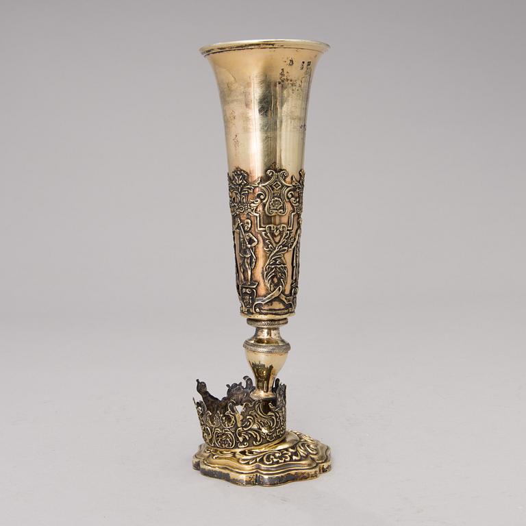 A RUSSIAN SILVER GILT CHAMPAGNE BEAKER, Moscow 1841, unknown goldsmith.