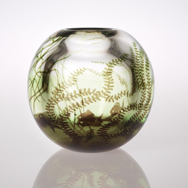 An Edward Hald 'fiskgraal' glass vase, Orrefors 1938.