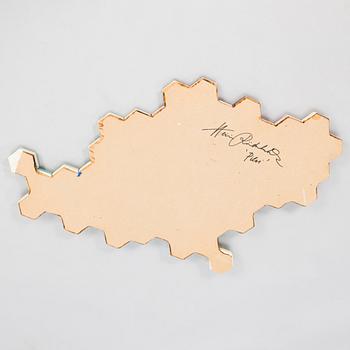 HEINI RIITAHUHTA, hexagonreliefi, posliinia, "Pilvi", signeerattu Heini Riitahuhta.