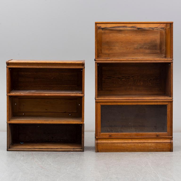 A mid 20th century oak cabinet.