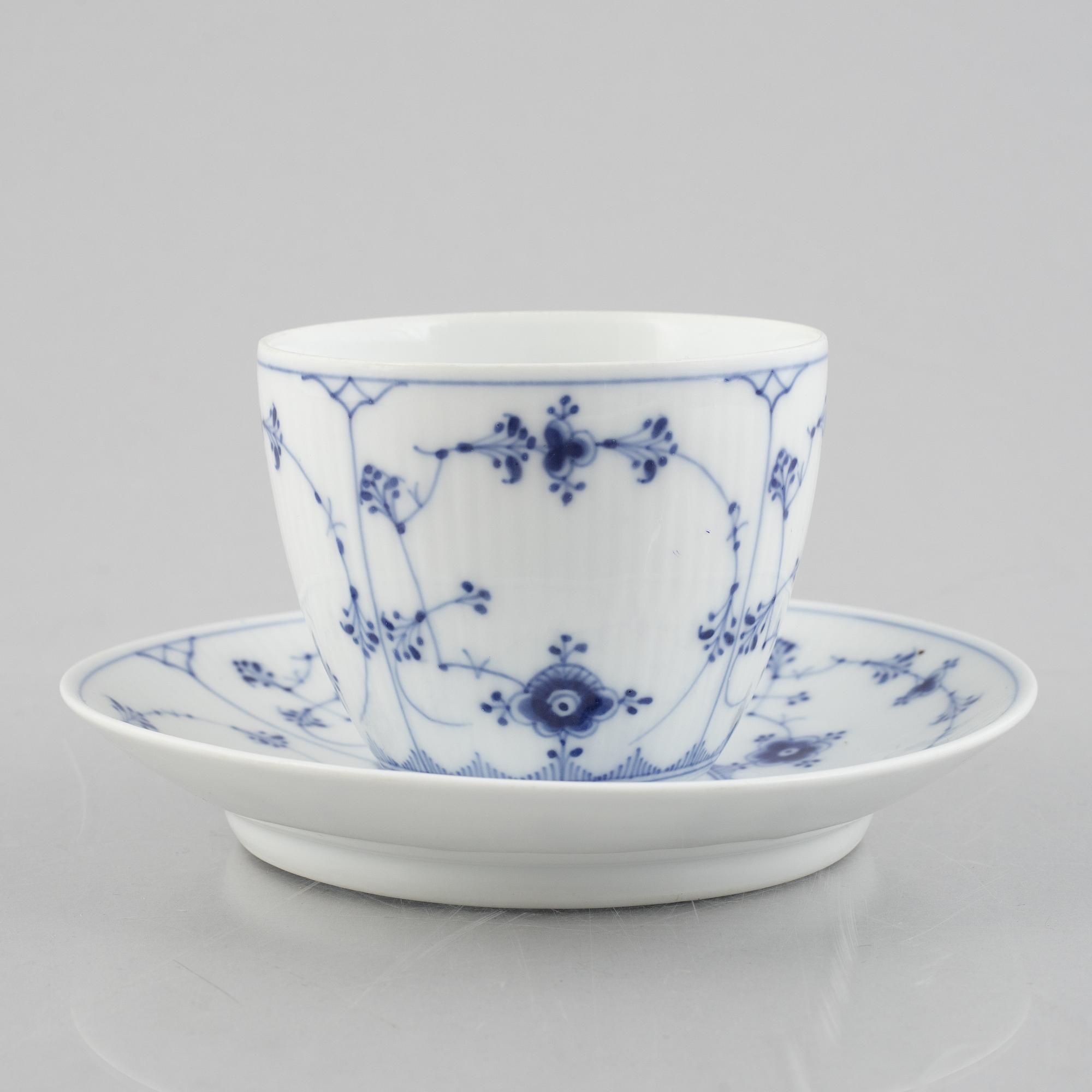 A large 'Blue Fluted Plain' porcelain tea cup with saucer, Royal Copenhagen, model 78, 1893-1900.