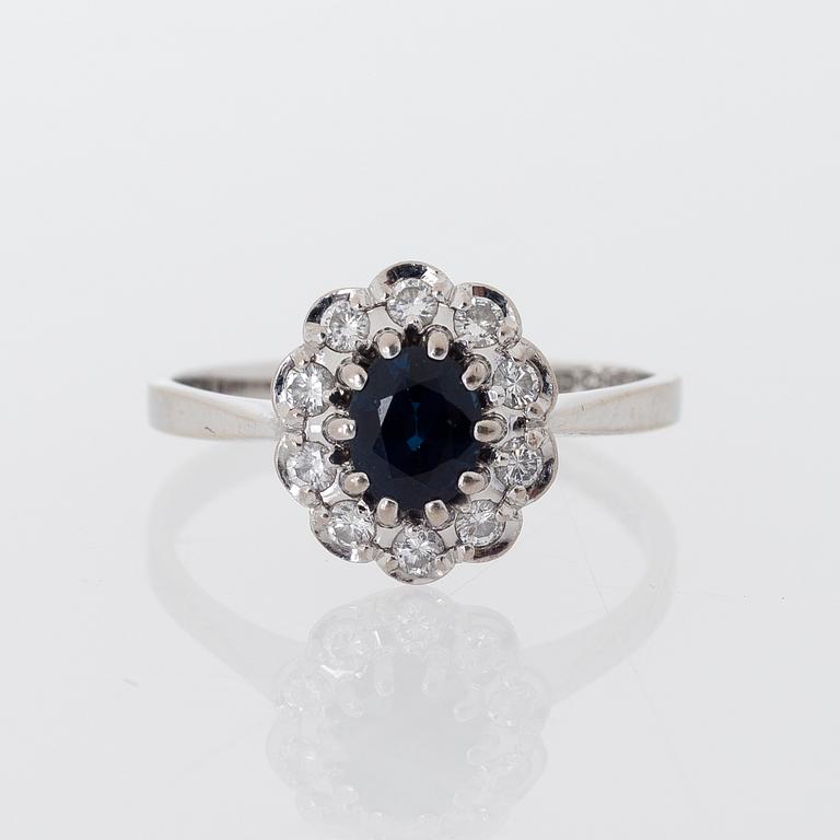 A RING, facetted sapphires, brilliant cut diamonds, 18K white gold. Bismarck-Koru, Helsinki 1985.