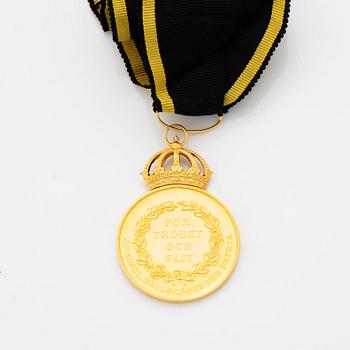 Medalj, Kunglig, "För trohet och flit", 23K och 18K guld, af Kongl. Sällskapet Pro Patria, 1974.
