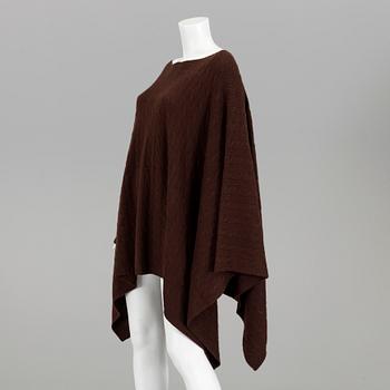 A cashmere poncho by Ralph Lauren in size M/L.