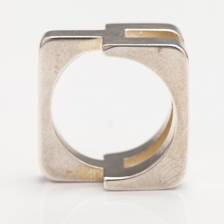 Pekka Piekäinen, Sormus, sterlinghopeaa. Auran kultaseppä, Turku 1972.