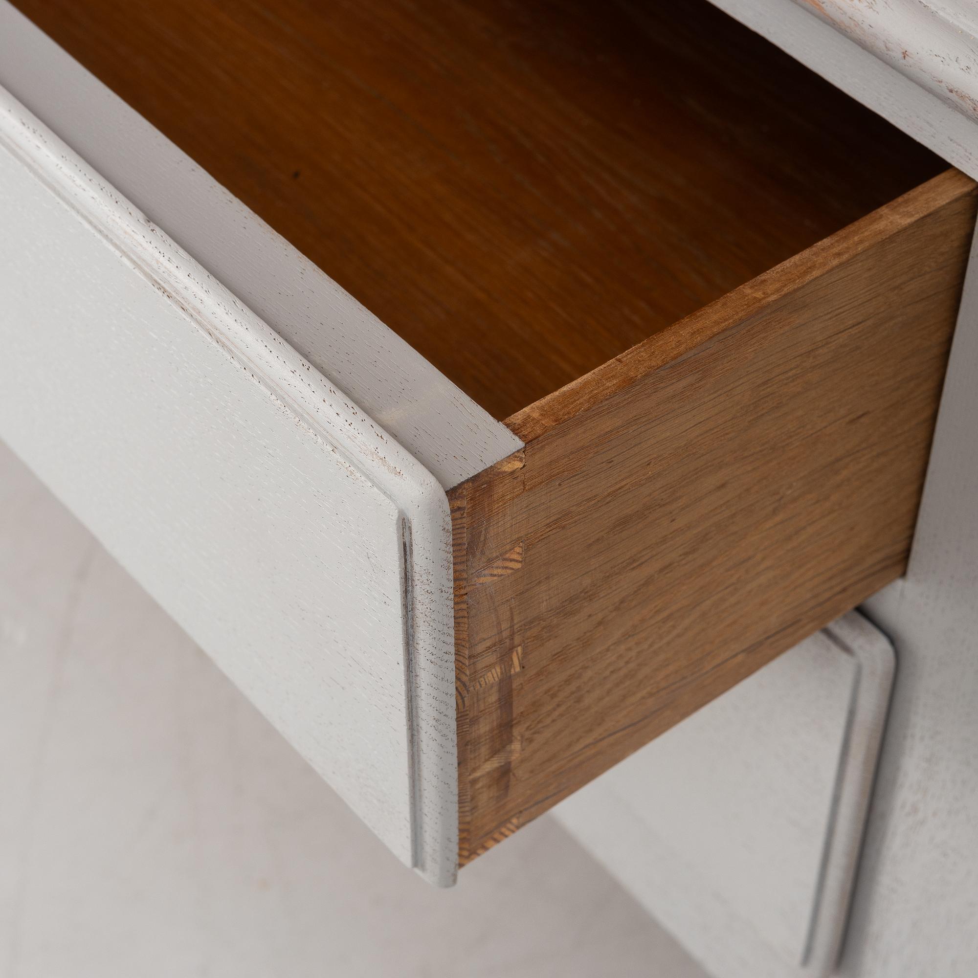 Skåp, 1900-talets första hälft.