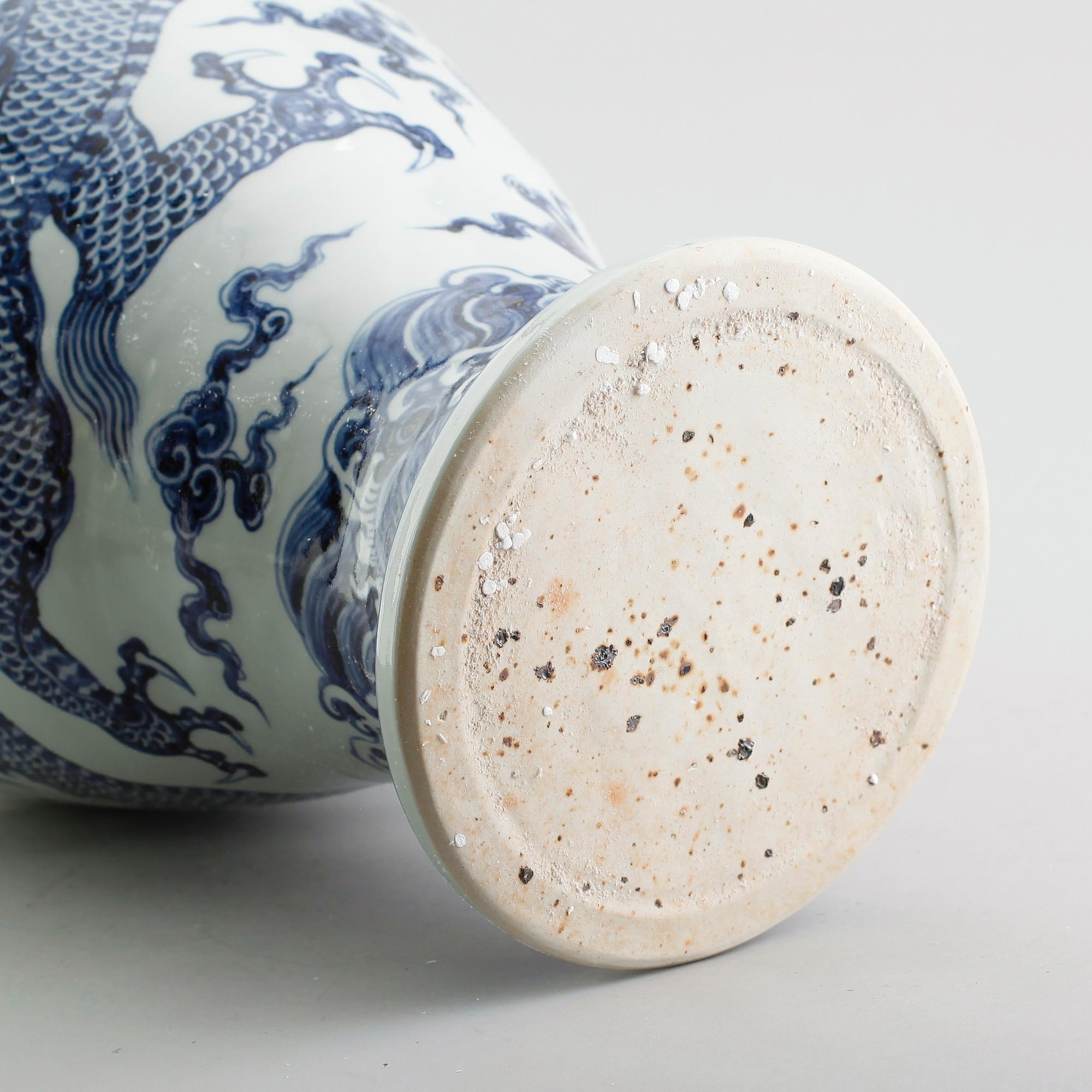 GOLVVAS, porslin, Kina, modern tillverkning.