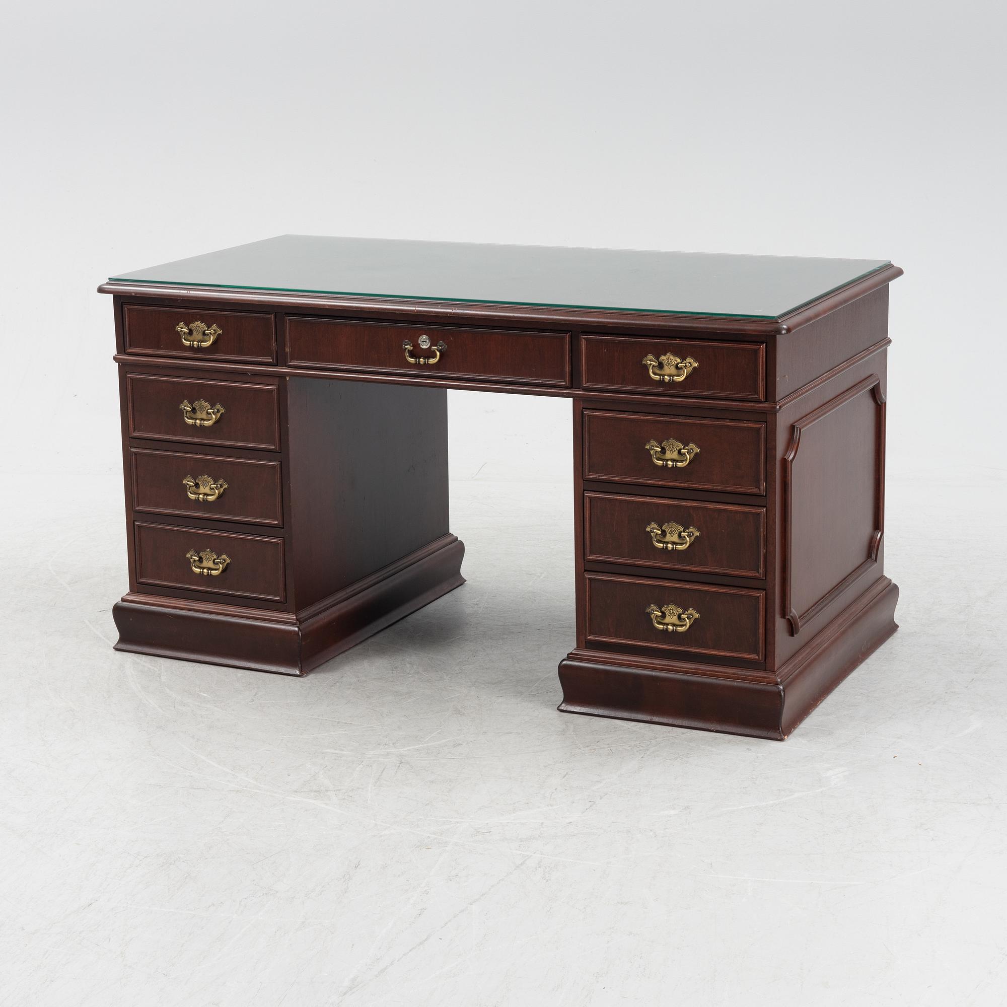 Skrivbord, England, 1900-talets senare del.