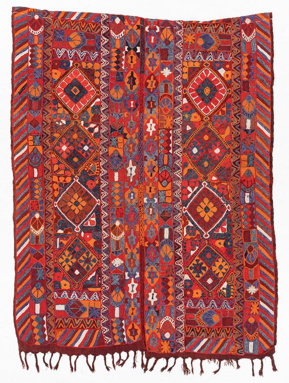 Matta/Vävnad med broderier, old, träsknomader, Irak, 210 x 160 cm.