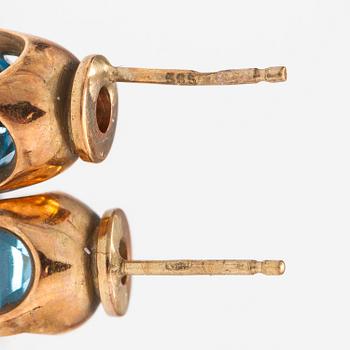 A pair of 14K gold earrings with topazes ca. 2.60 ct in total.