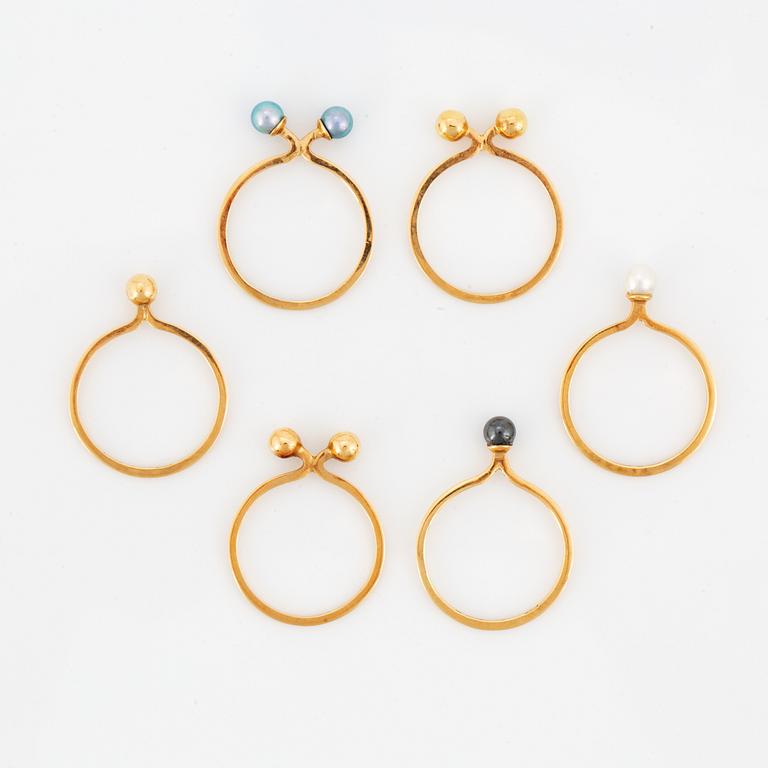 THERESIA HVORSLEV, six gold rings with cultured pearls.