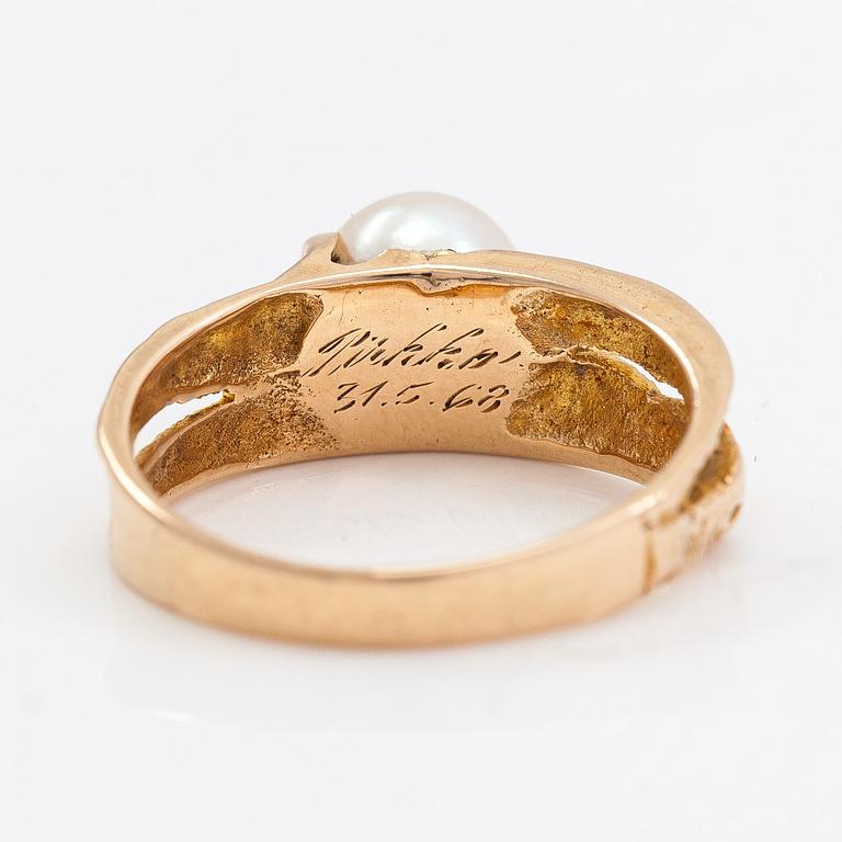 Björn Weckström, a 14K gold 'Polar Spring' ring with a cultured pearl for Lapponia 1967.