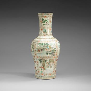 1658. A famille verte vase, late Qing dynasty (1644-1912).