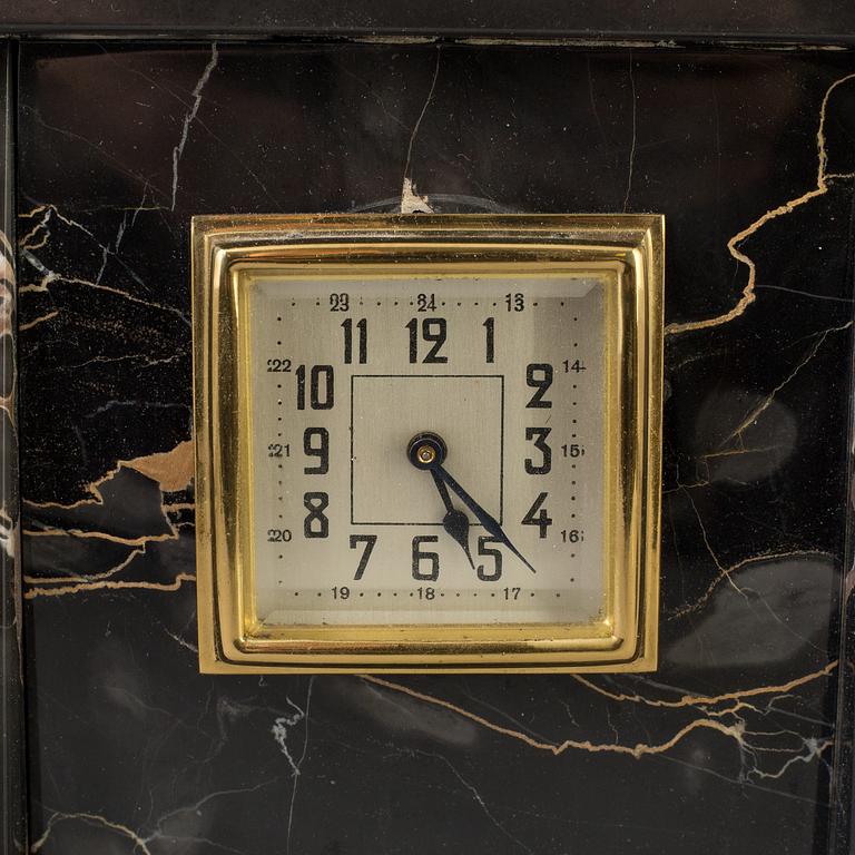 A 20th century marble mantle clock and lidded box.