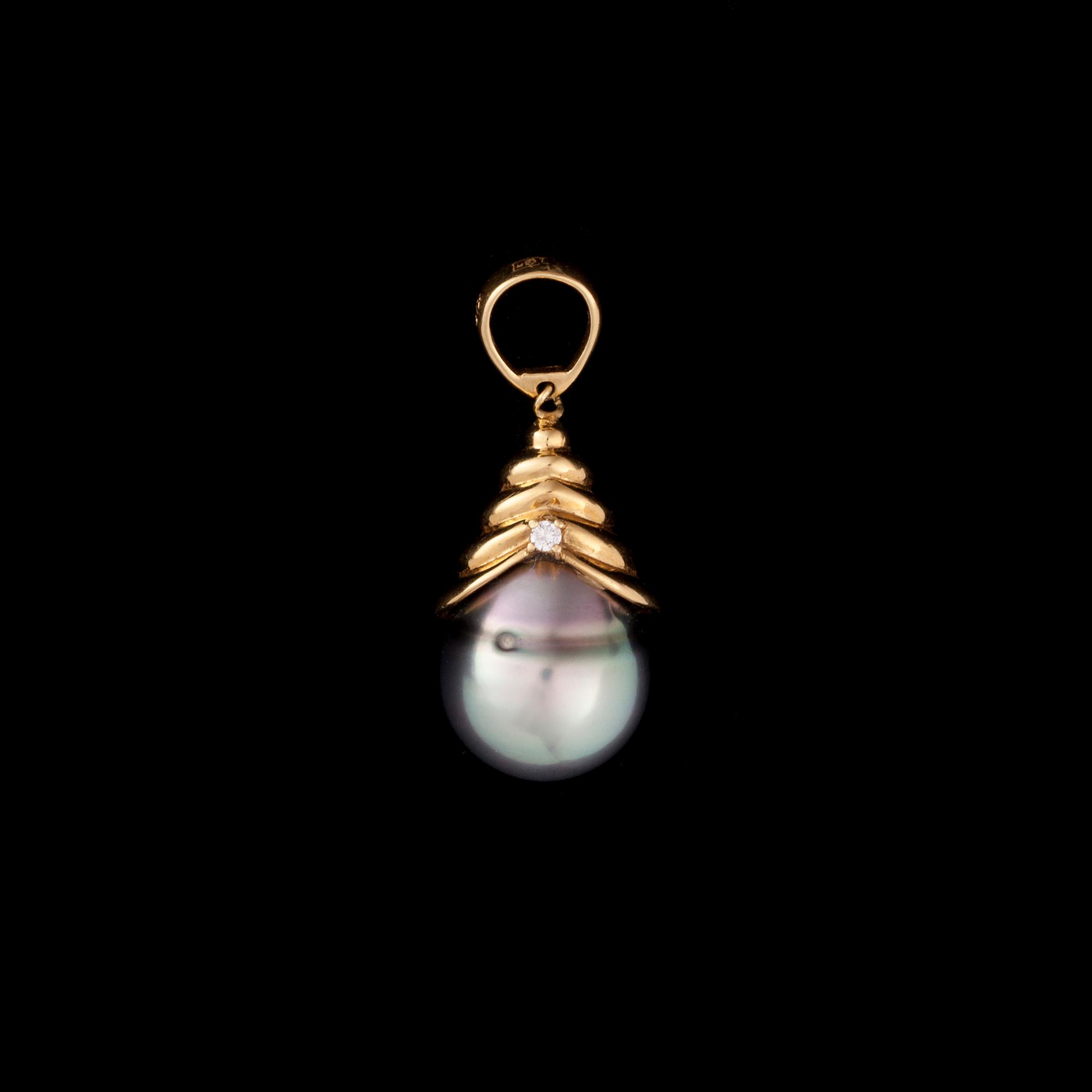 HÄNGE, 18K guld, pärla, diamant. Vikt ca 3,7 g.