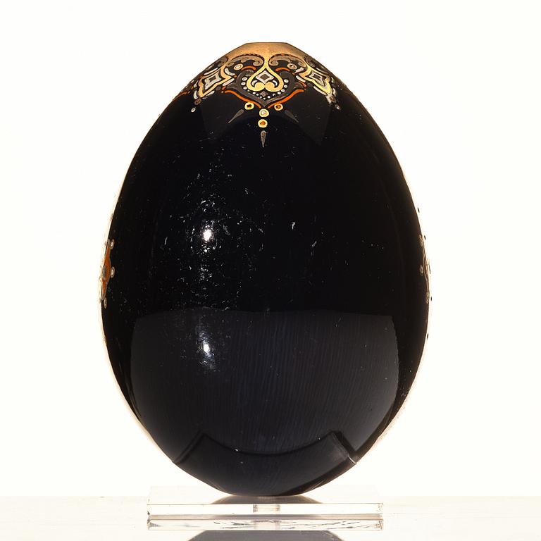 A Russian porcelain Easter Egg, late 19th Century, presumably Imperial Porcelain manufactory, St Petersburg.
