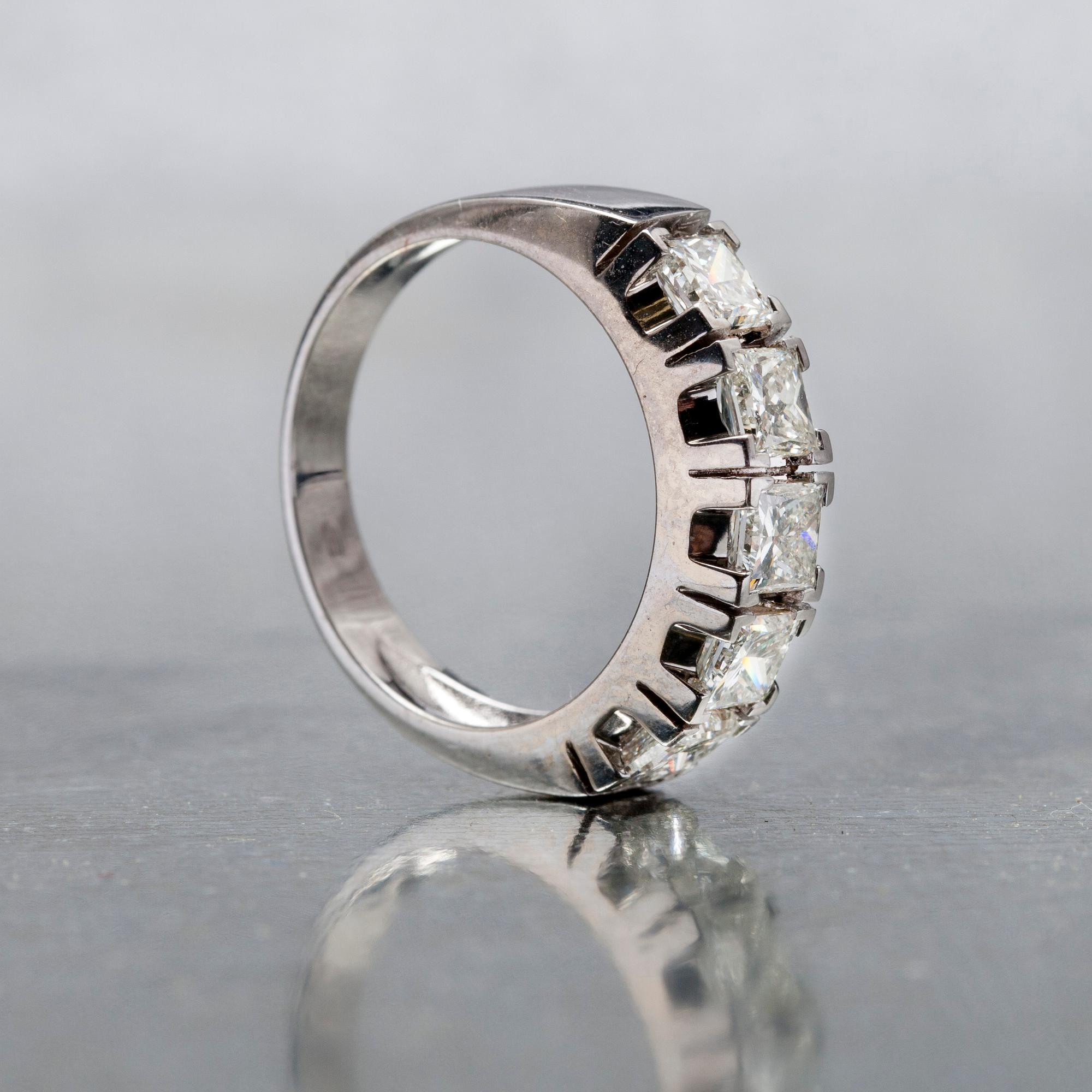 RING, vitguld 14K, 5 st princesslipade diamanter, tot. 1,63 ct. Paino 4,45 g.