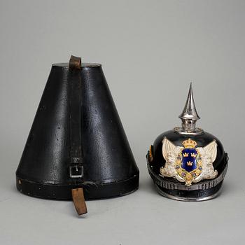 KASK, m/1887, för officer vid Göta- och Svea Livgarde. Sverige. Fodral medföljer.