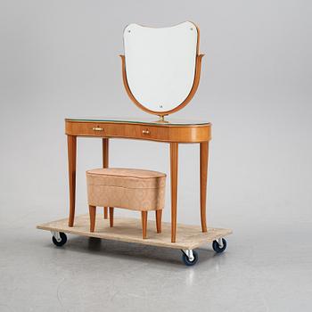 Axel Larsson, attributed to. An elm dressing table and stool, Swedish Modern, Bodafors SMF, 1940's.