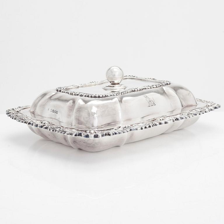 A William IV sterling silver entrée dish, maker's mark of Joseph Angell I & John Angell,  London 1834.