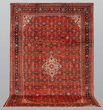 A carpet, Hamadan, ca 314 x 216 cm.