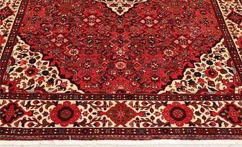 A Bakhtiari carpet, approx. 313 x 224 cm.