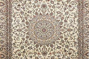 A Kashan carpet, c. 338 x 236 cm.