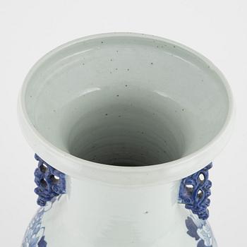 A large Chinese porcelain vase, 19th Century.