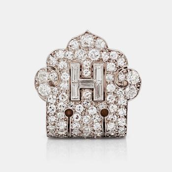 652. An Art Deco old-, single- and baguette-cut diamond clip. Total carat weight of diamonds circa 4.00 cts.