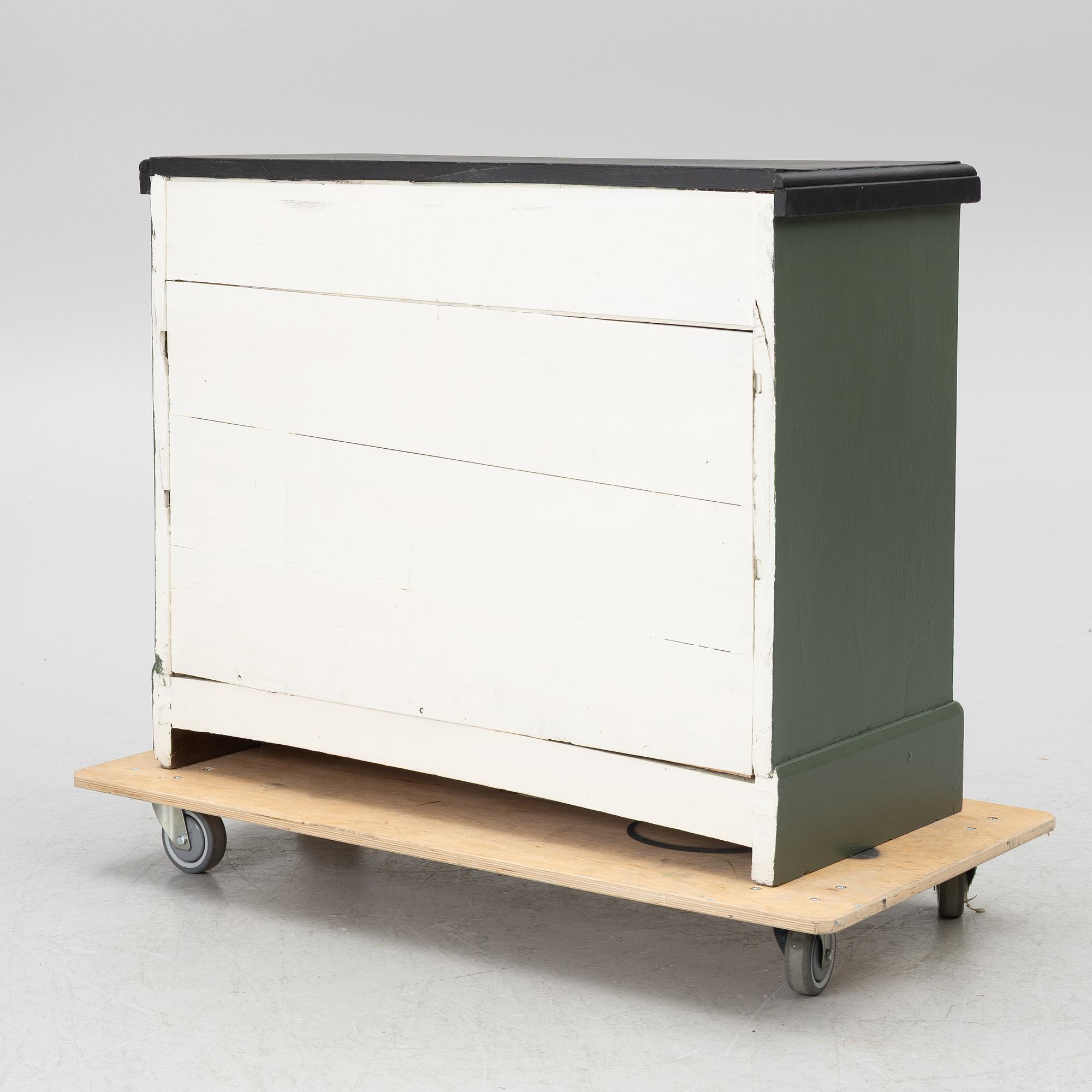 Chest of drawers, 19th century.