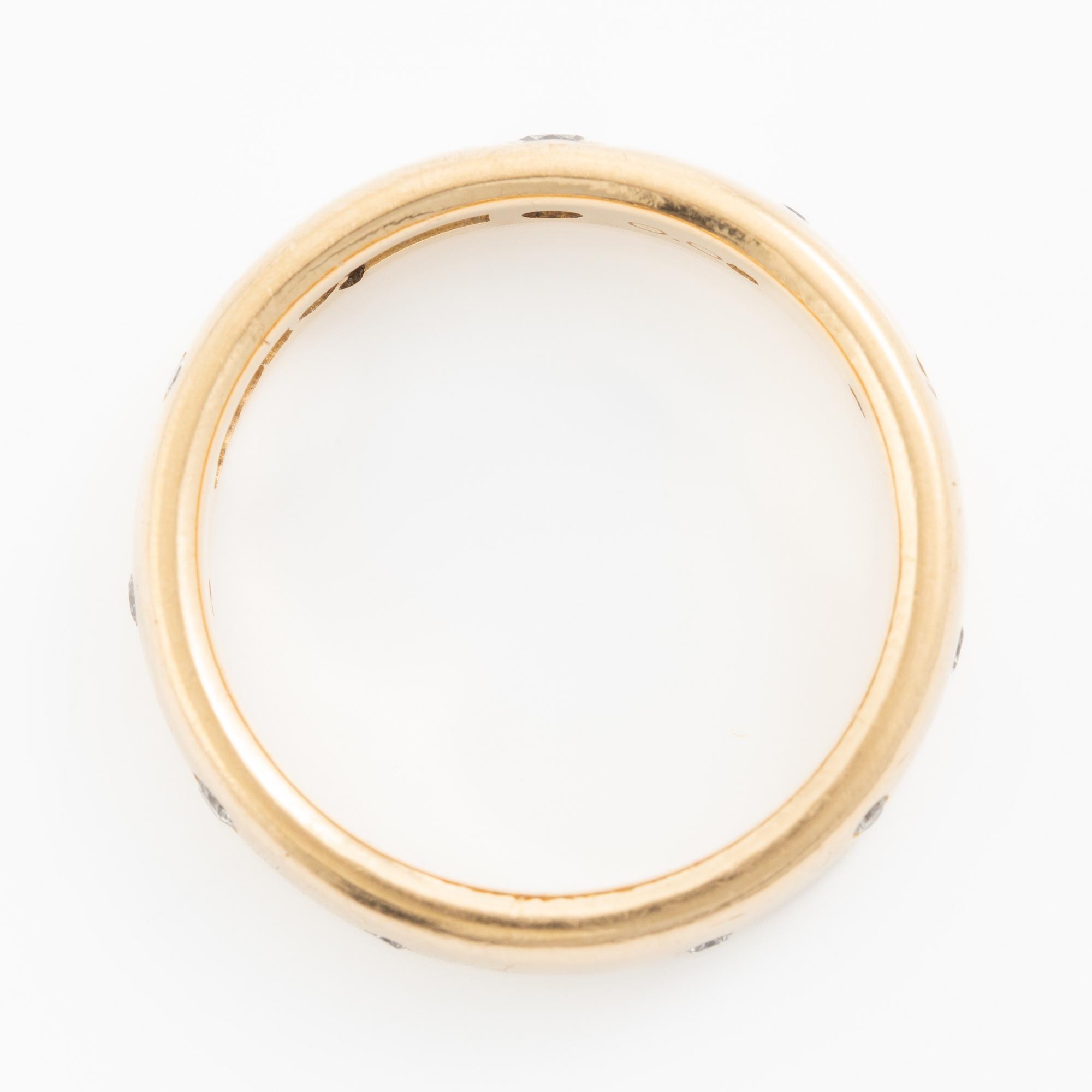 Ring, 18K gold with brilliant-cut diamonds.