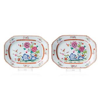 714. A pair of famille rose dishes, Qing dynasty, Qianlong (1736-95).