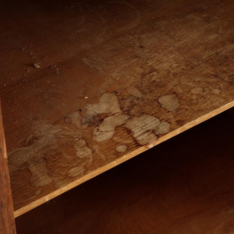 An oak art noveau cabinet, early 20th Century.