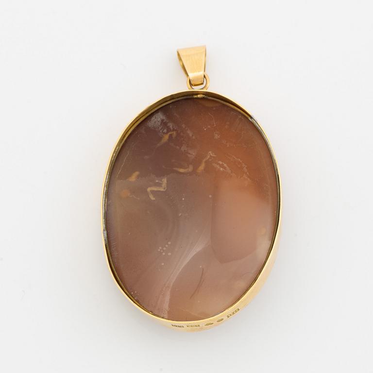 Sea shell putti cameo pendant.