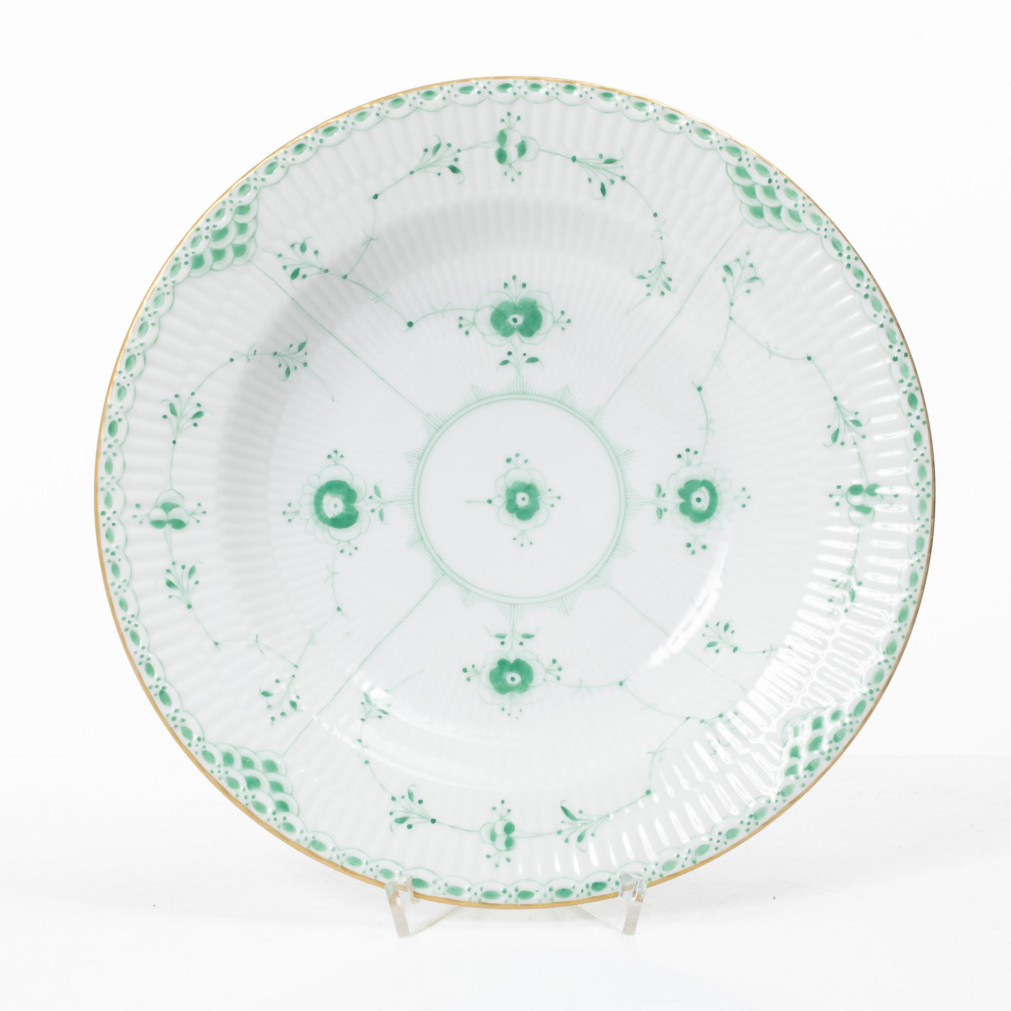 Royal Copenhagen, A green Musselmalet (green fluted) soup plate, model no 565, 1898-1923.