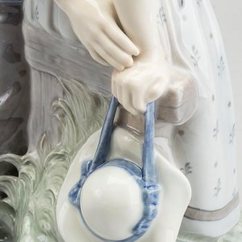 A ROYAL COPENHAGEN PORCELAIN FIGURINE.