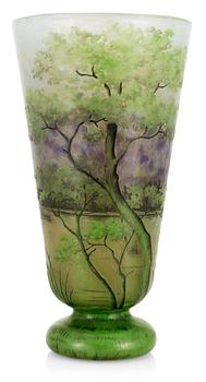 1056. An art nouveau Daum glass vase, Nancy, France.