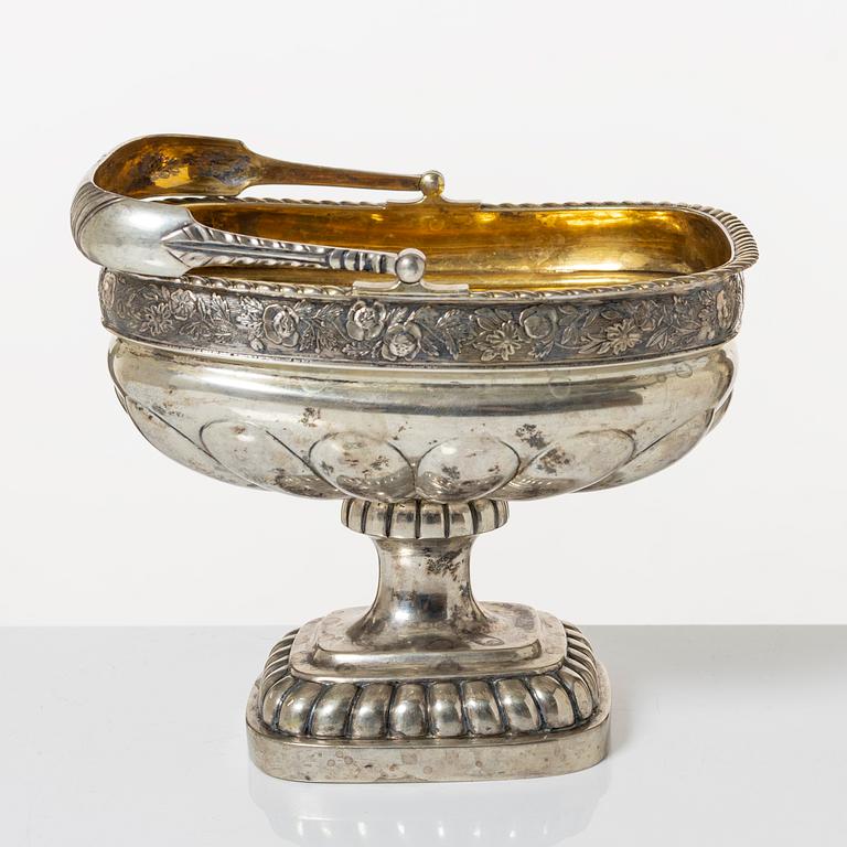 Confectionery bowl and cream jug, low-grade silver, Empire, 19th Century.
