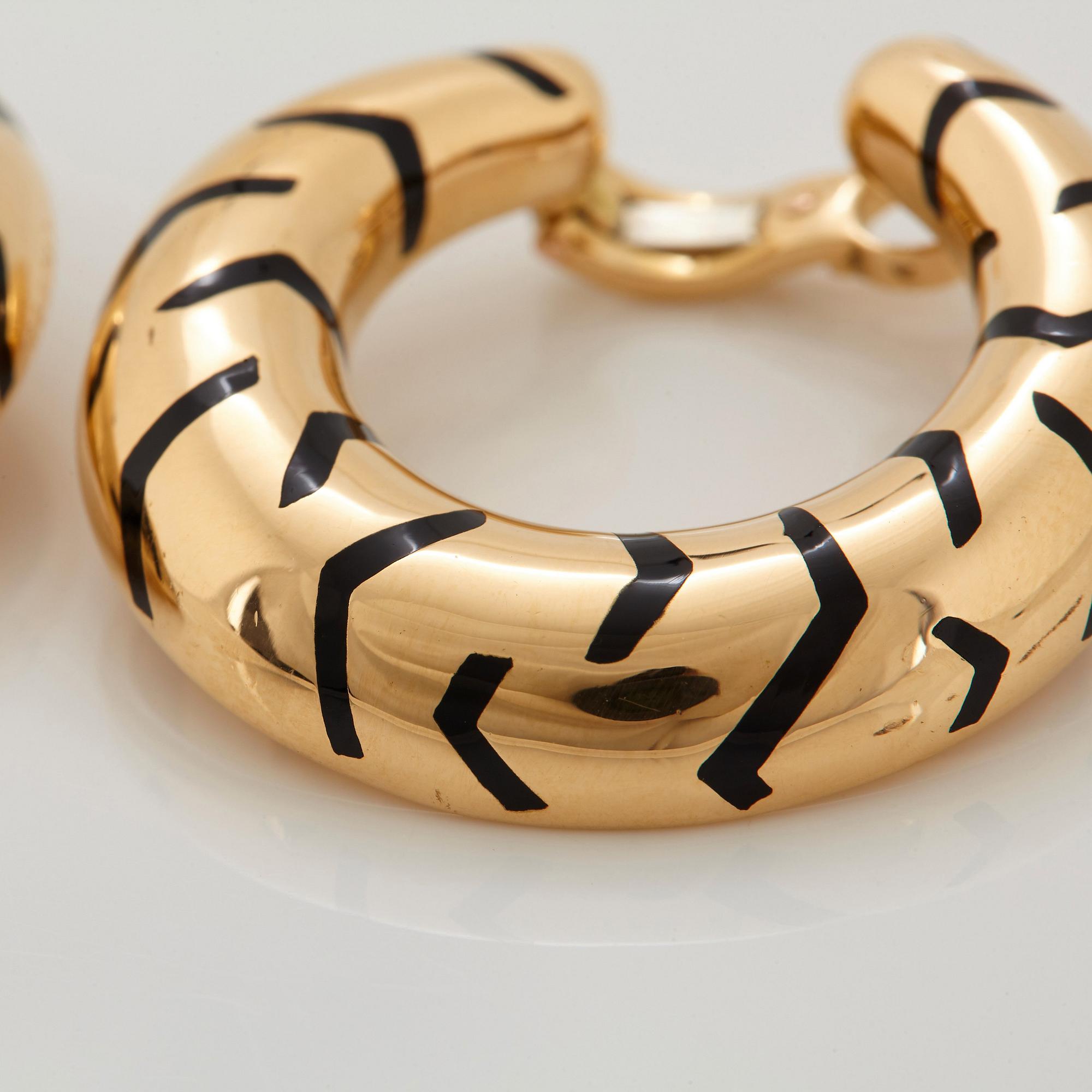 Cartier "Panthère" ett par örhängen.