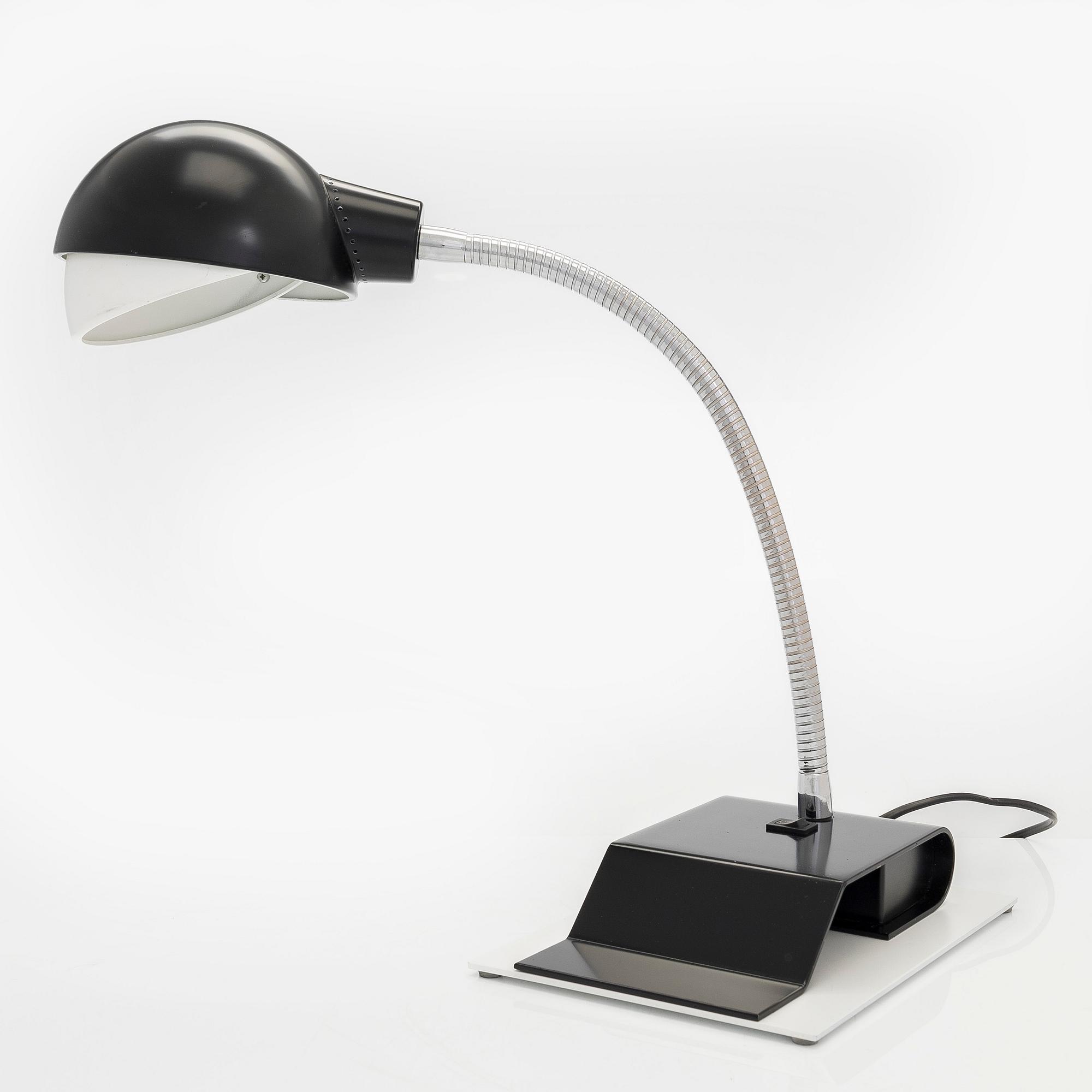 Alvar Aalto, Bordslampa, modell A703, för Artek 1900-talets slut.