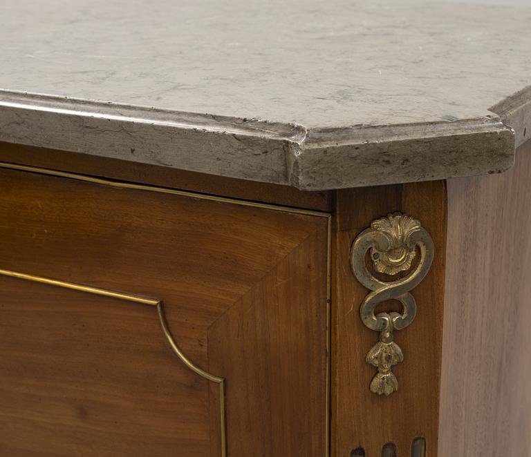 Sekretär, Sengustavianskt Stockholmsarbete i Gottlieb Iwerssons art, omkring år 1800.