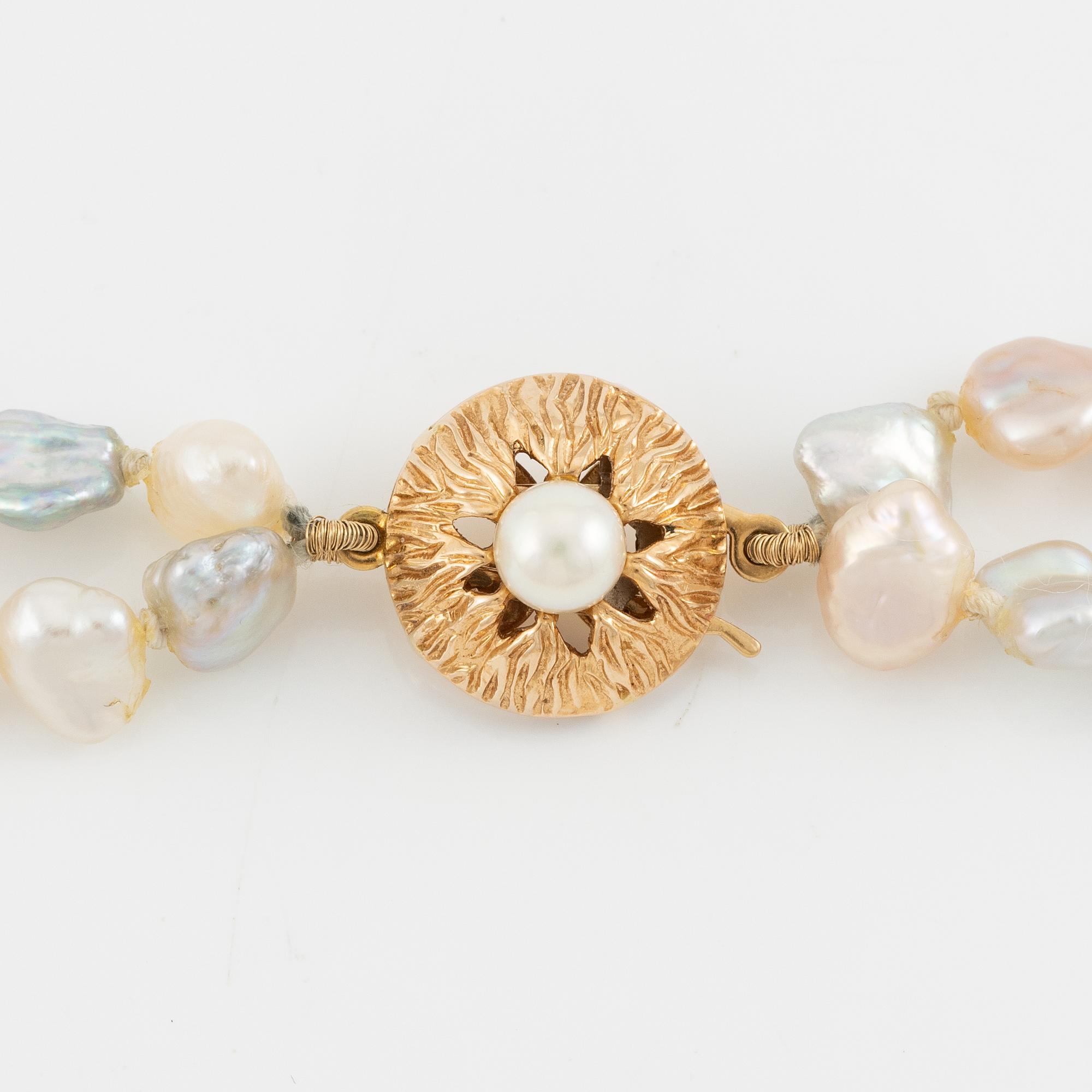 Necklace, double strand with cultured pearls, clasp 18K gold.