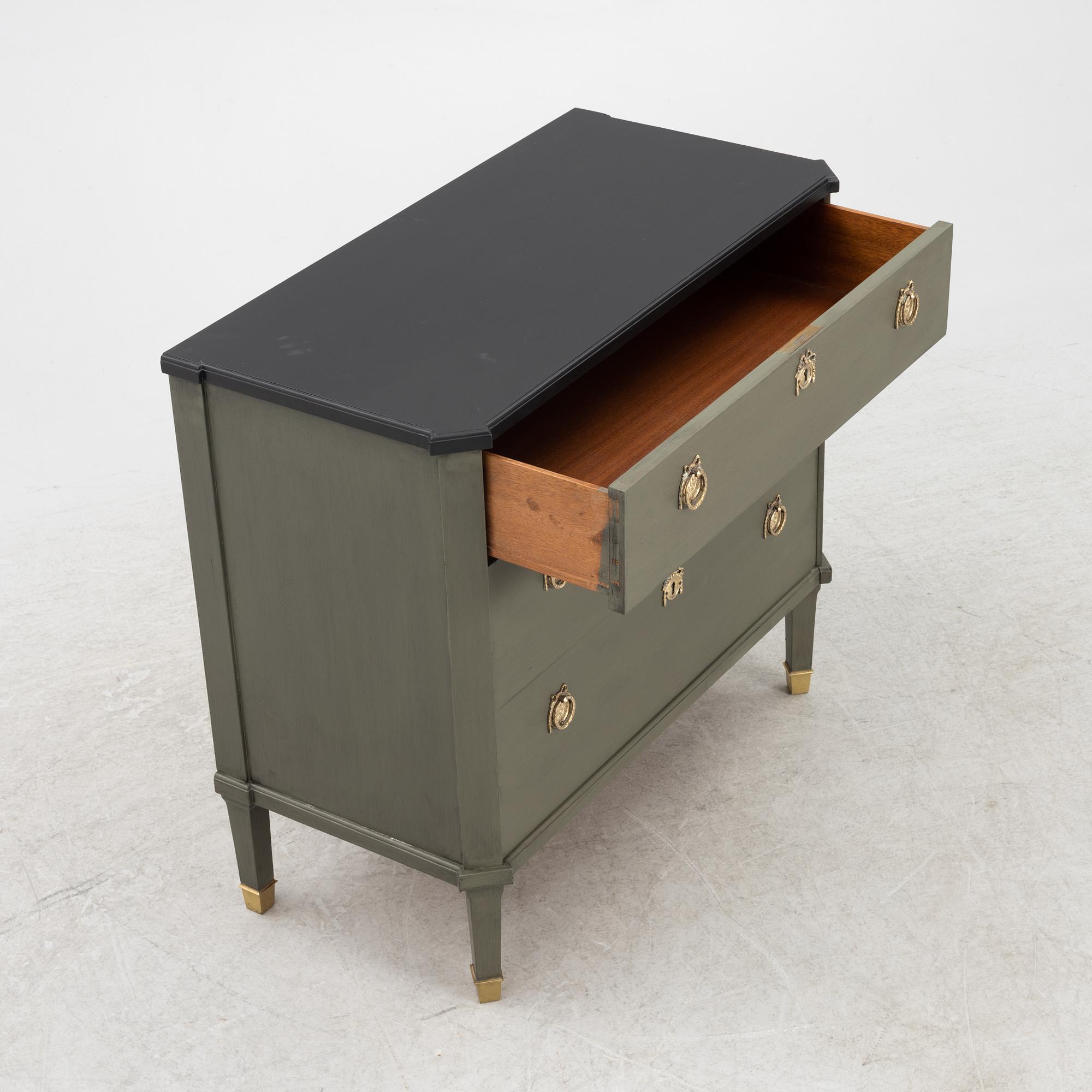 A chest of drawers, Gustavian style, second half of the 20th century.