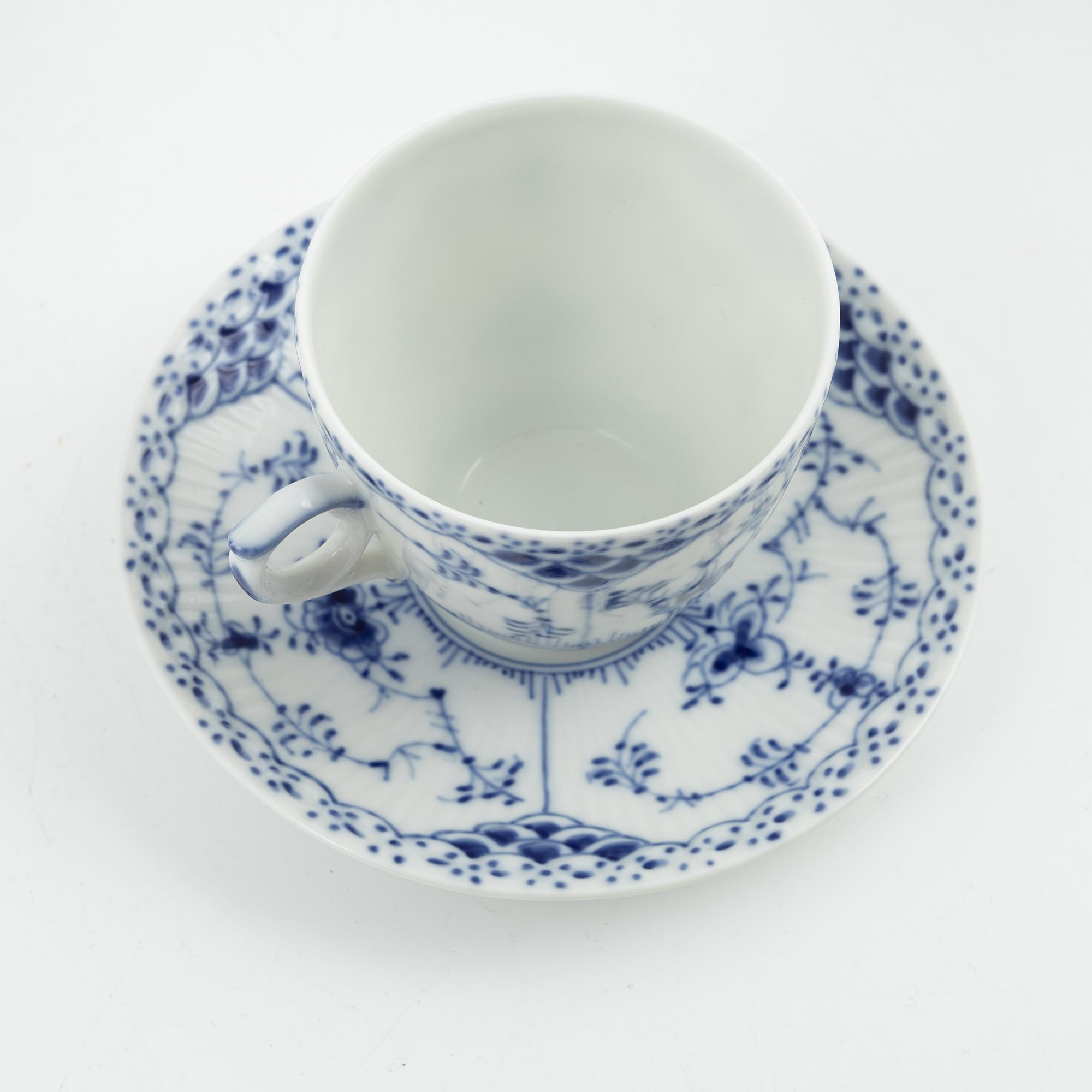 Servisdelar, 20 st, porslin, "Musselmalet", Royal Copenhagen och Bing & Gröndahl, Danmark.